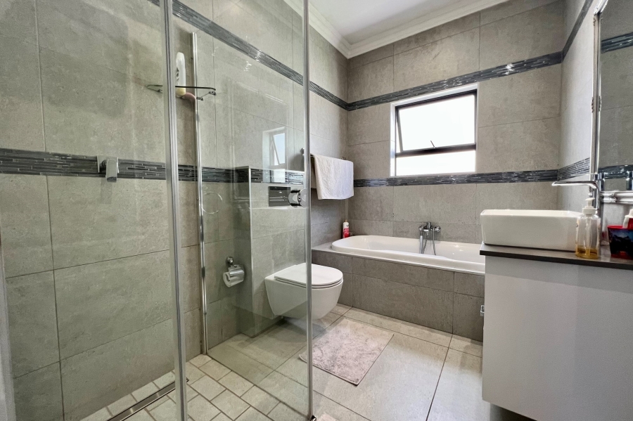 To Let 4 Bedroom Property for Rent in Sagewood Western Cape